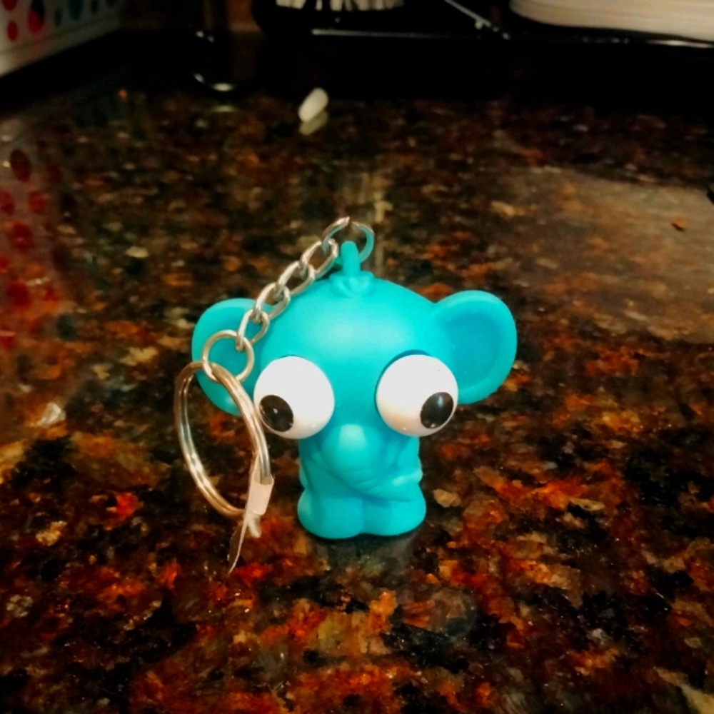 Pop elephant key chain